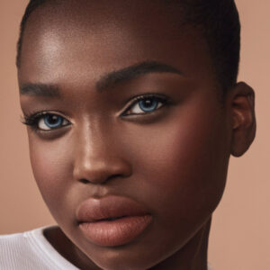 أدور باي أزرق